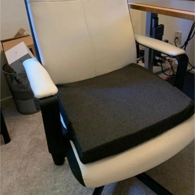 Office chair with lots of online cushion