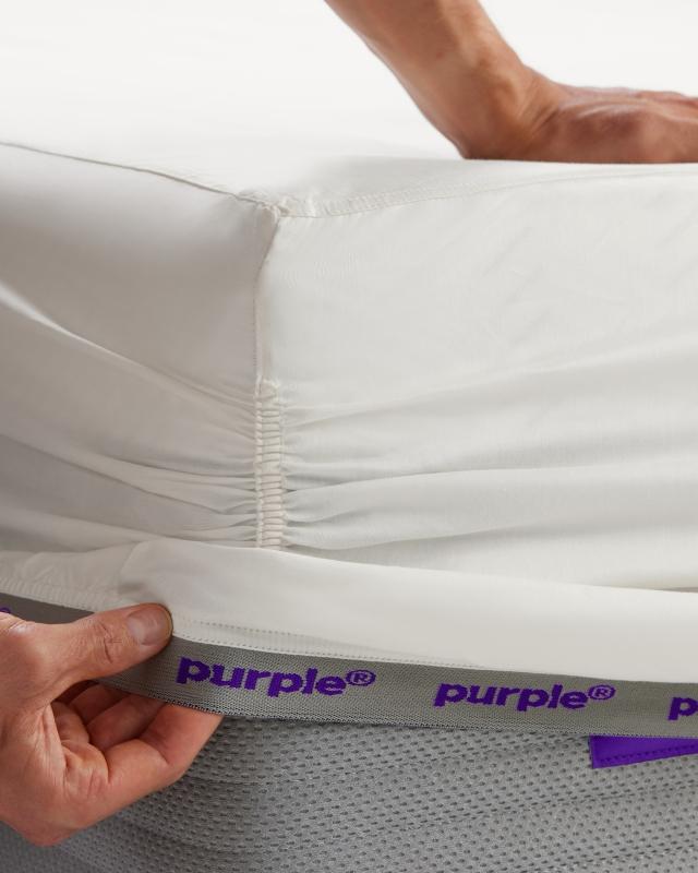 putting complete comfort sheet on mattress