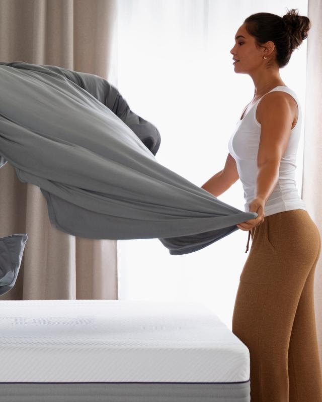 woman with softstretch sheets