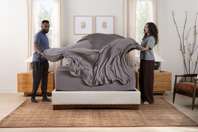 How To Deodorize a Mattress in 7 Steps [Supplies + Tips]