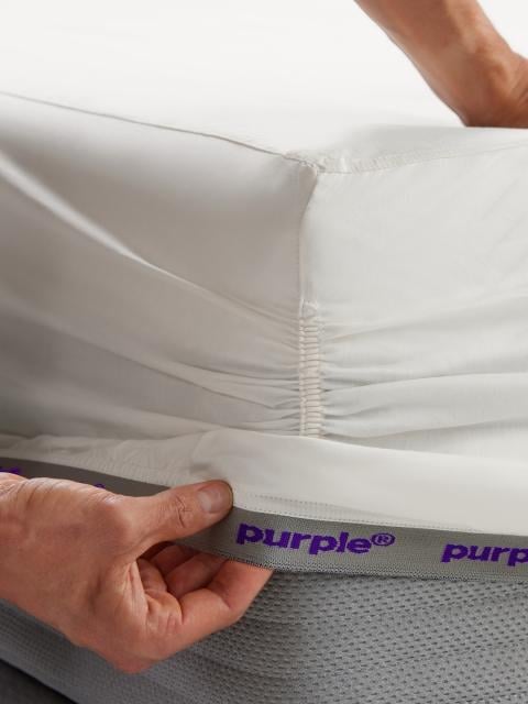 putting complete comfort sheet on mattress