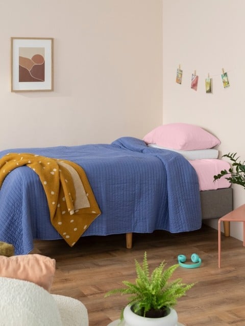 Kids sheets pink dressed bed